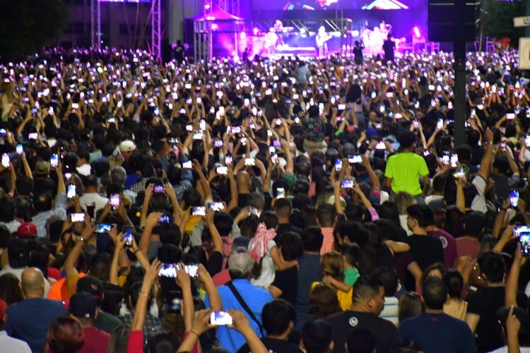 Fueron a pasársela bien con Hombres G en inicio de Fiestas del Pitic 2024