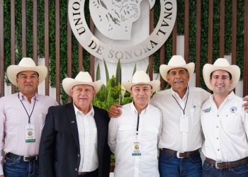 Acompaña Gobernador a ganaderos en asamblea general de UGRS