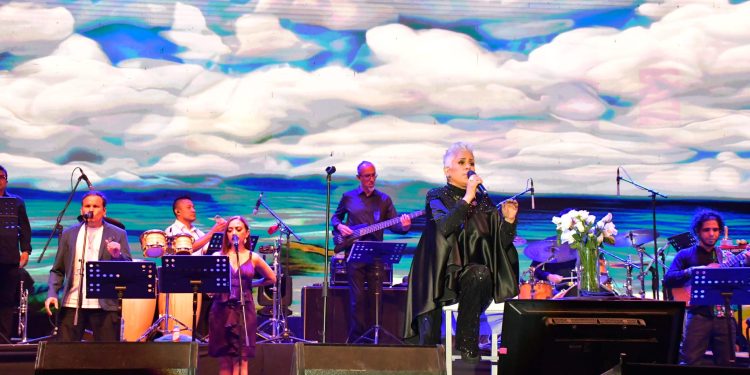 Enamoró Eugenia León en las Fiestas del Pitic 2024