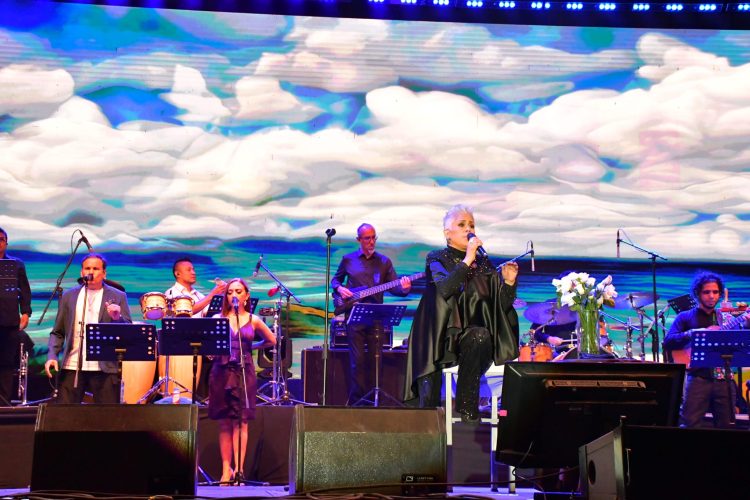 Enamoró Eugenia León en las Fiestas del Pitic 2024