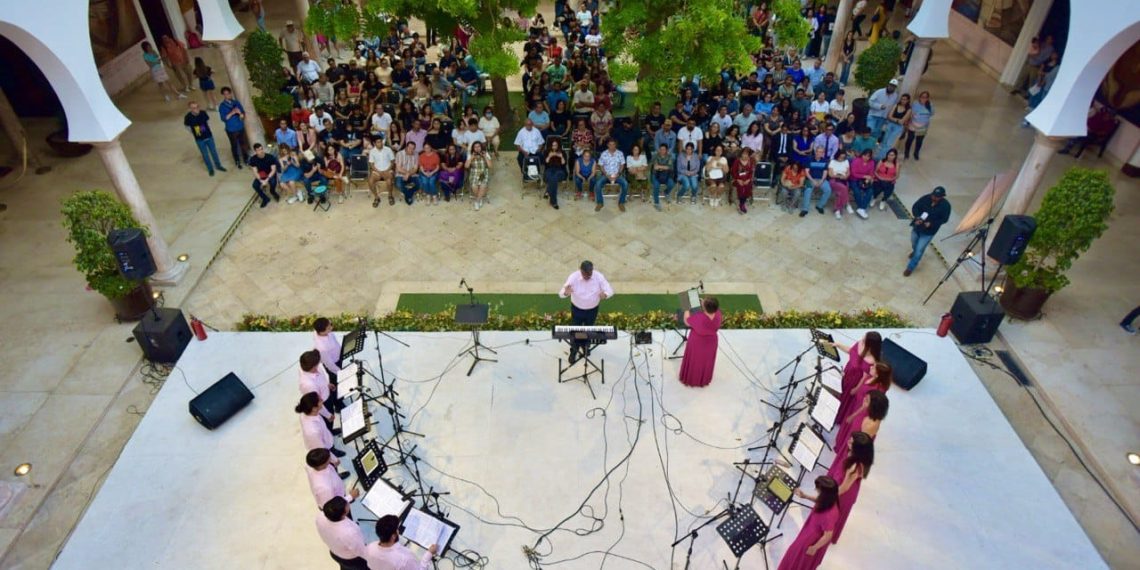 Disfrutan familias hermosillenses del teatro infantil durante Fiestas del Pitic 2024