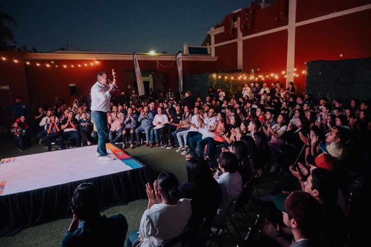 Presenta Toño Astiazarán a jóvenes propuestas para Crecer Más