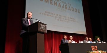 Preside Gobernador ceremonia de homenajeados de Cobach 2024