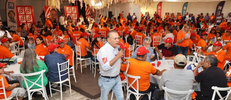 Más de 300 militantes de Movimiento Ciudadano en Nogales se suman a Beltrones