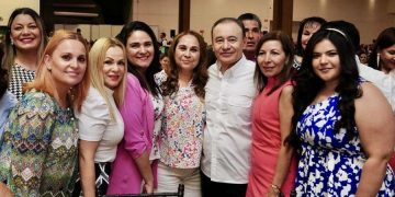 Reconoce Gobernador a madres trabajadoras del estado