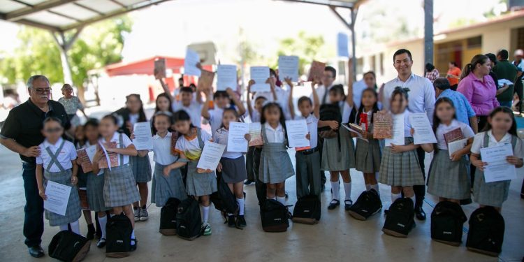 Presenta SEC Sonora el libro “El porqué de todas las cosas. Cada niña y niño tiene una historia que contar”