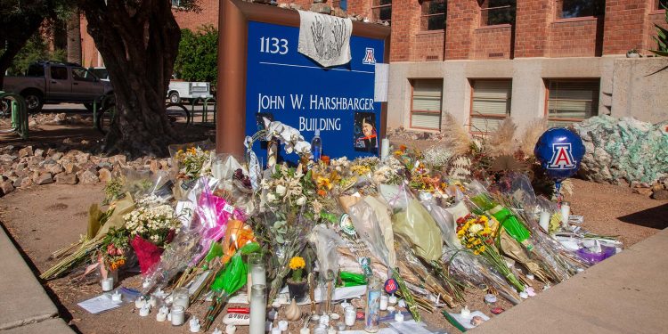 Ex estudiante de posgrado declarado culpable de asesinato en primer grado de profesor de la Universidad de Arizona