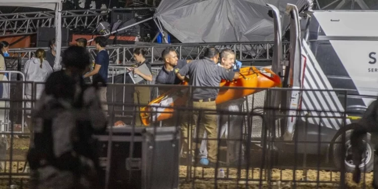 Siguen hospitalizadas 36 personas por caída de escenario en NL