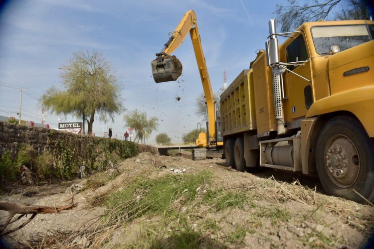Mantiene Servicios Públicos Municipales limpieza de canales