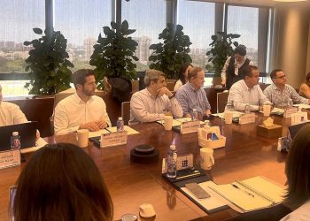 Visita Toño Astiazarán empresas líderes en sustentabilidad ambiental y reciclaje en China