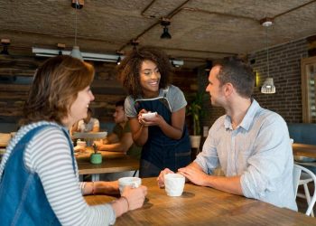 Miles de establecimientos de la CDMX darán promociones a quien presente su pulgar entintado después de ir a votar