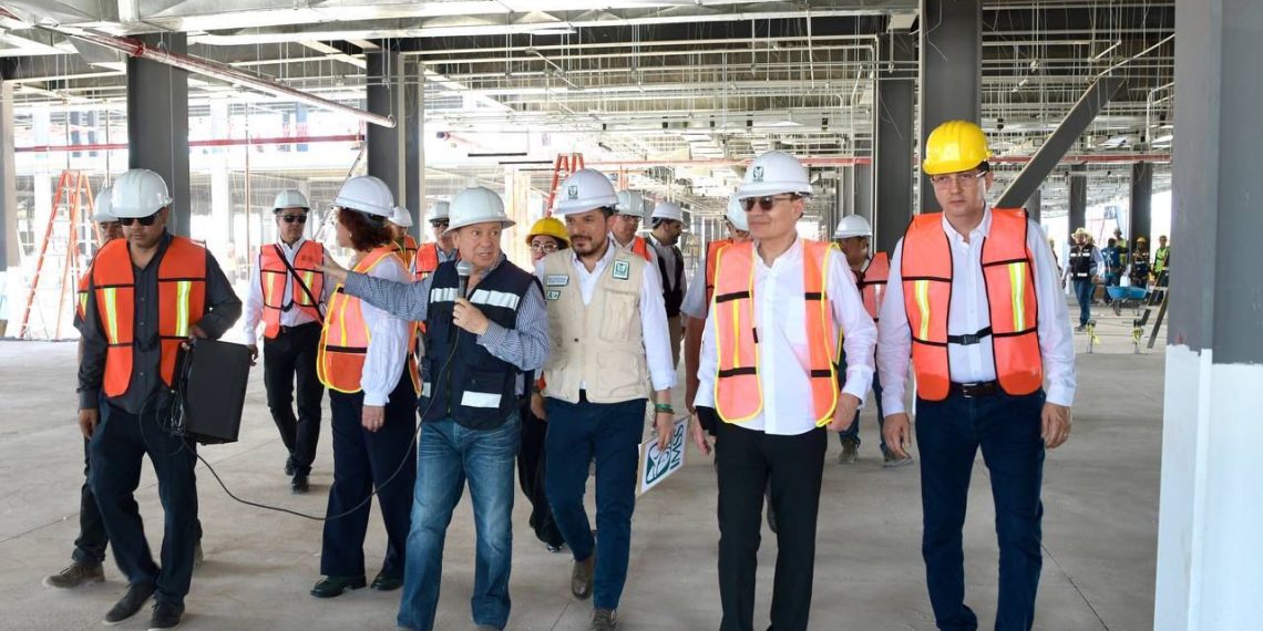 Beneficia Gobernador Durazo a navojoenses con entrega de becas y acciones de salud