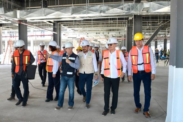 Beneficia Gobernador Durazo a navojoenses con entrega de becas y acciones de salud