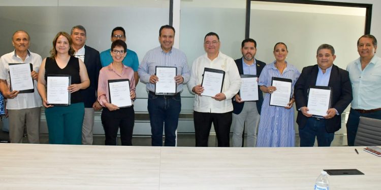 Colegios de profesionistas y organismos empresariales hacen alianza con Toño Astiazarán