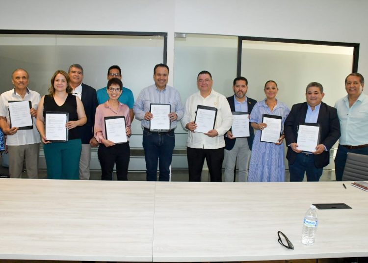 Colegios de profesionistas y organismos empresariales hacen alianza con Toño Astiazarán