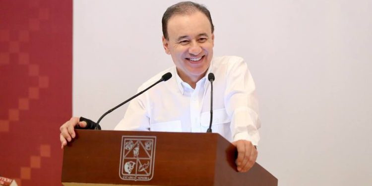 Alcanza distribución de uniformes escolares 60 municipios en Sonora: Alfonso Durazo