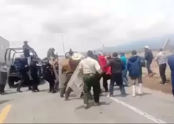 Dos muertos durante desalojo en la carretera federal Perote-Puebla