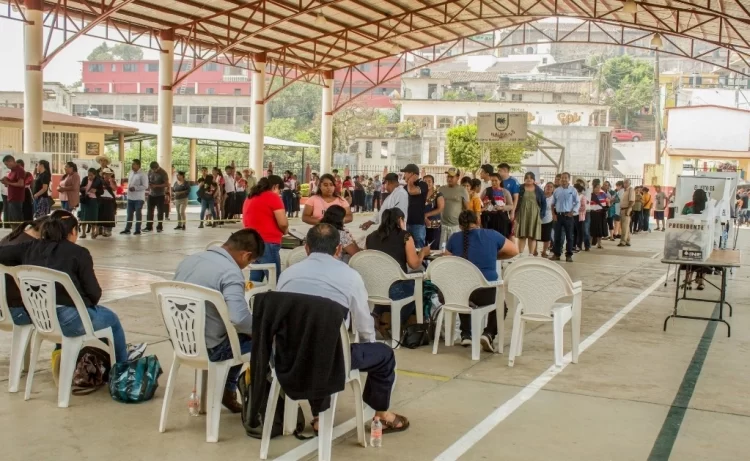 Dos muertos en Puebla por ataques a centros de votación