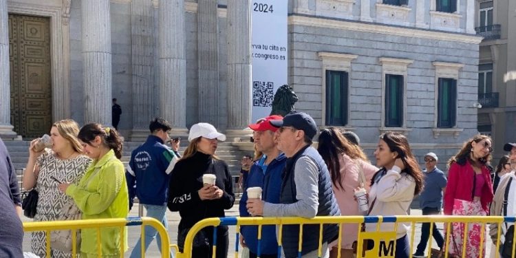 Asistencia masiva a votar en el exterior rebasa expectativa del INE