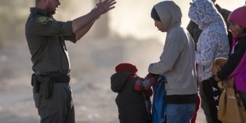 Arizona decidirá en noviembre si la policía puede detener inmigrantes