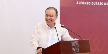 Cumple Gobernador Durazo con entrega de uniformes escolares gratuitos en 68 municipios de la entidad