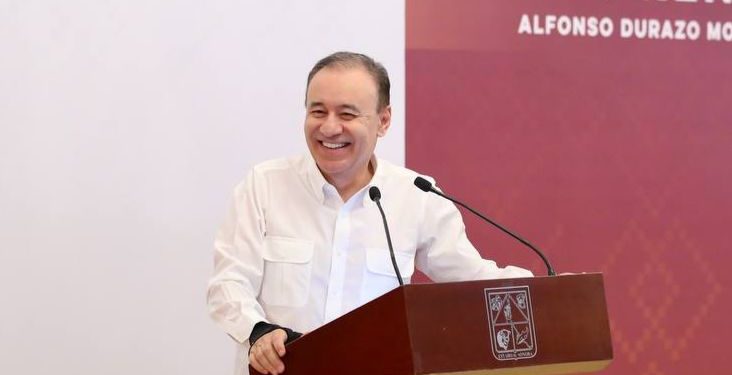 Cumple Gobernador Durazo con entrega de uniformes escolares gratuitos en 68 municipios de la entidad