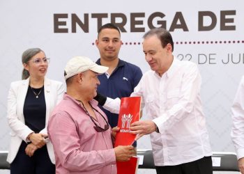Brinda Gobernador Durazo certeza jurídica a más de ocho mil familias sonorenses