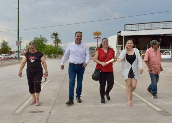 Entrega Antonio Astiazarán dos obras de pavimentación con concreto en el norte de Hermosillo
