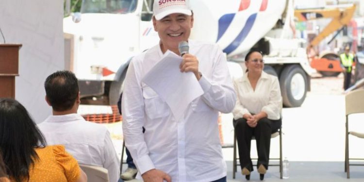 Resuelve Gobernador Durazo derrame de aguas negras en Guaymas