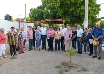 Entrega Toño Astiazarán rehabilitación de parque Eusebio Kino