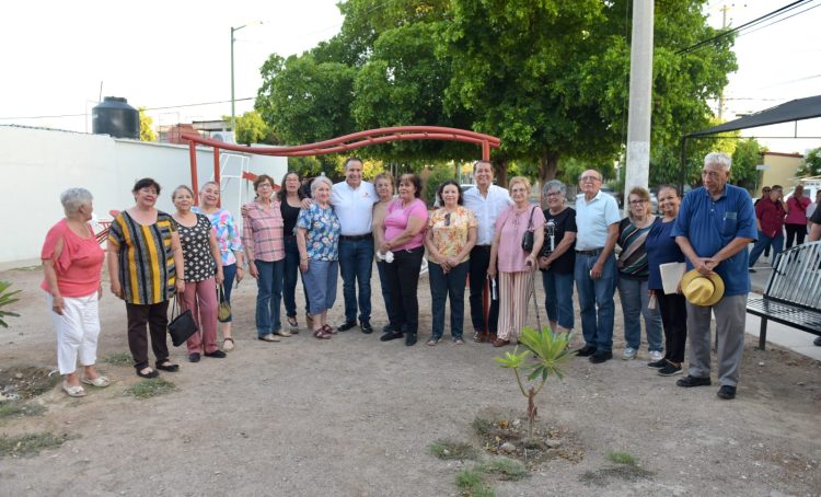 Entrega Toño Astiazarán rehabilitación de parque Eusebio Kino