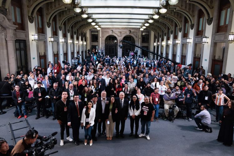 “Periodismo debe servir al Pueblo, no al Poder”: AMLO