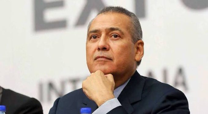 ‘Alito’ Moreno expulsa a Manlio Fabio Beltrones del Senado