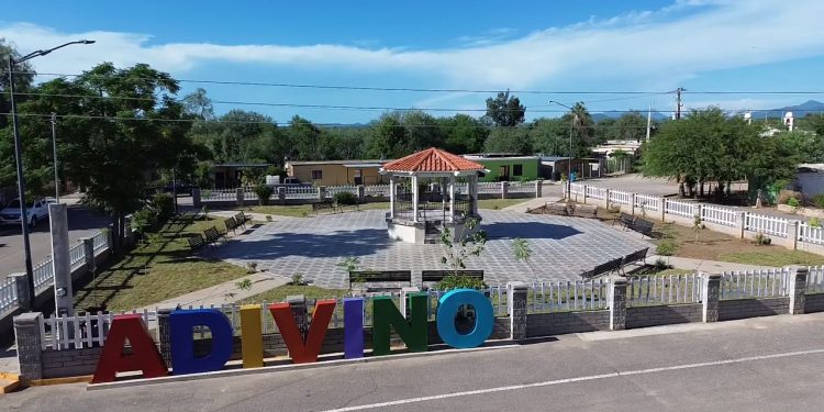 Gobierno de Sonora moderniza plaza pública de Adivino en Villa Pesqueira