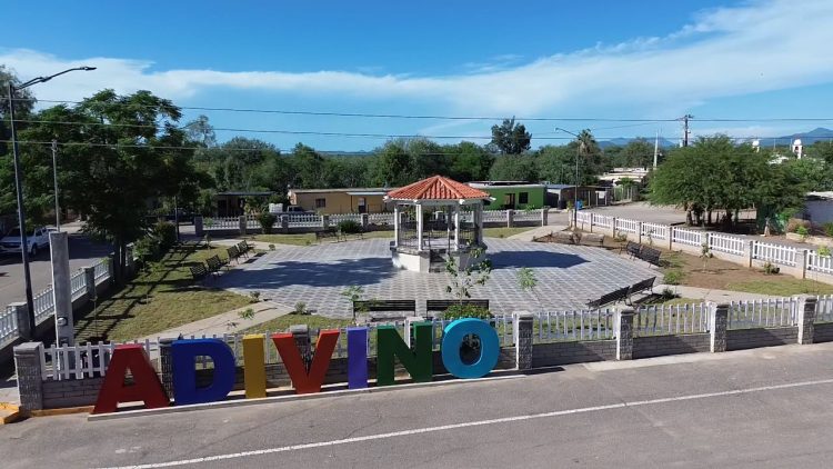 Gobierno de Sonora moderniza plaza pública de Adivino en Villa Pesqueira