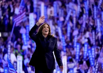 Kamala Harris, sale de Chicago rumbo a la Casa Blanca