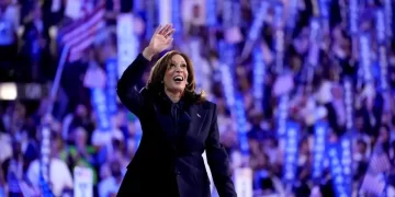 Kamala Harris, sale de Chicago rumbo a la Casa Blanca