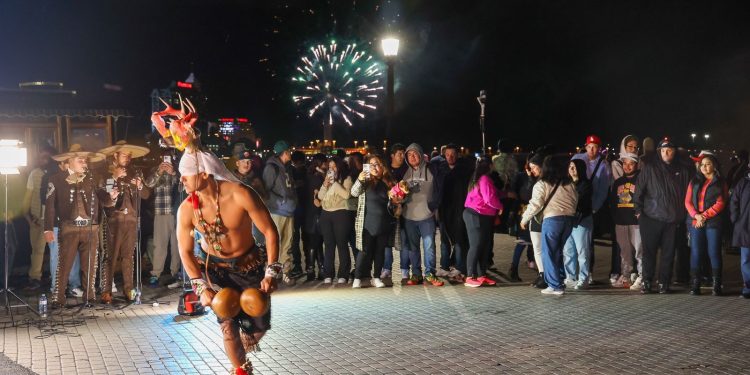 Arranca la Semana México en Canadá con la iluminación de las Cataratas del Niágara de verde, blanco y rojo