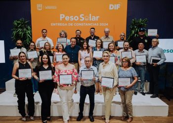 Entregan Patty Ruibal y Toño Astiazarán apoyo en paneles solares y eficiencia energética a 22 organizaciones de ayuda social