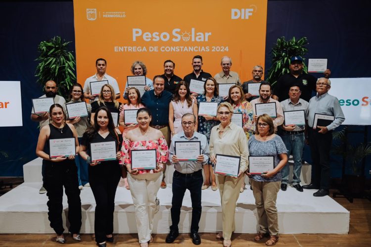 Entregan Patty Ruibal y Toño Astiazarán apoyo en paneles solares y eficiencia energética a 22 organizaciones de ayuda social