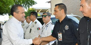 Entrega Toño Astiazarán patrulla a Centro de Respuesta Inmediata del fraccionamiento STAUS