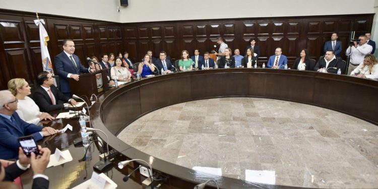 Toño Astiazarán Gutiérrez rindió protesta formal como Presidente Municipal para el periodo 2024-2027