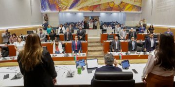 Reciben diputados a manifestantes  inconformes con la entrada en vigor de la Ley de Protección y Bienestar Animal