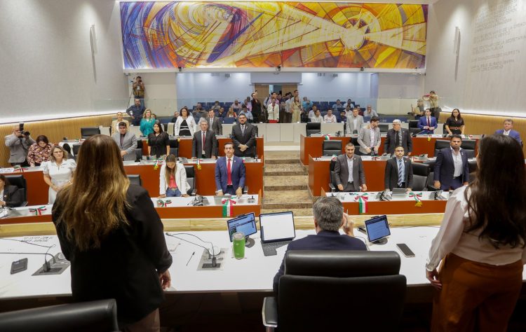 Reciben diputados a manifestantes  inconformes con la entrada en vigor de la Ley de Protección y Bienestar Animal