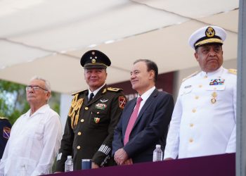Encabeza Gobernador Durazo desfile cívico-militar en celebración por el 214 aniversario de la independencia de México