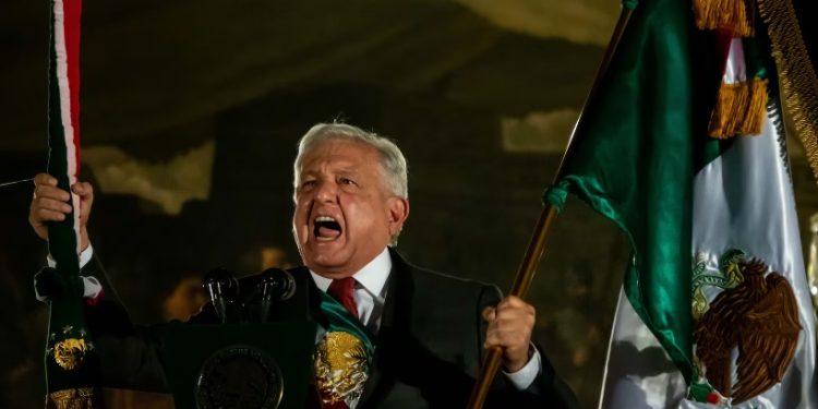 Da su último Grito de Independencia AMLO incluye en su arenga a la Cuarta Transformación