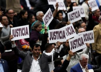 “Aplanadora” aprueba reforma judicial de AMLO