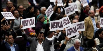 “Aplanadora” aprueba reforma judicial de AMLO