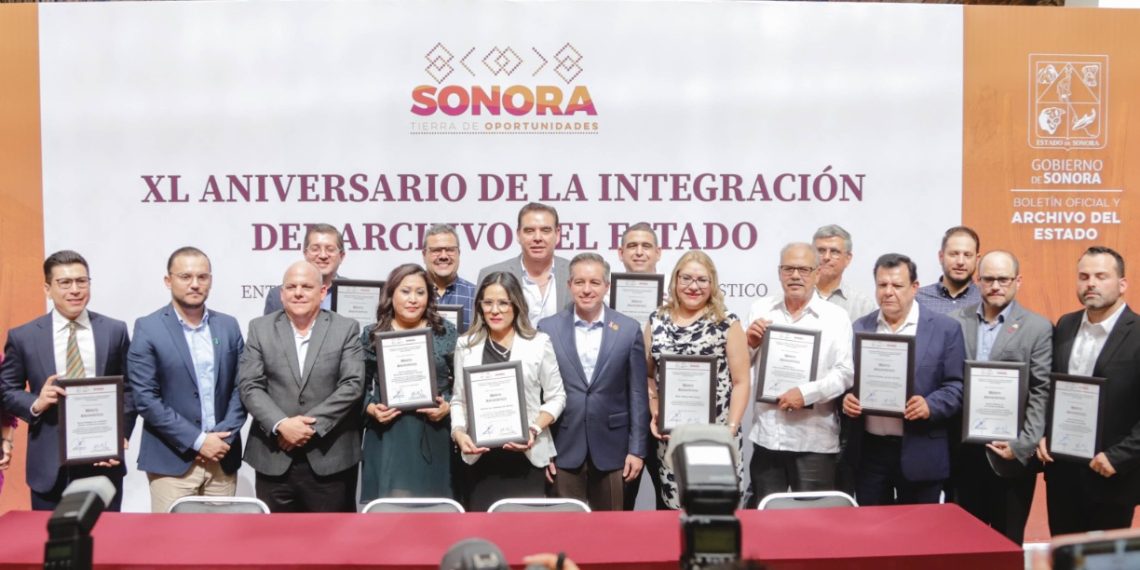 Recibe Congreso de Sonora reconocimiento al mérito archivístico