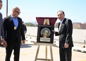 Gobernador Durazo entrega reconocimientos, equipo táctico y patrullas a personal de la FGJE